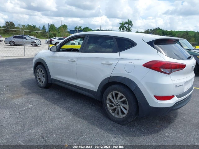 Hyundai TUCSON SE 2018 KM8J23A42JU708242 Image 3