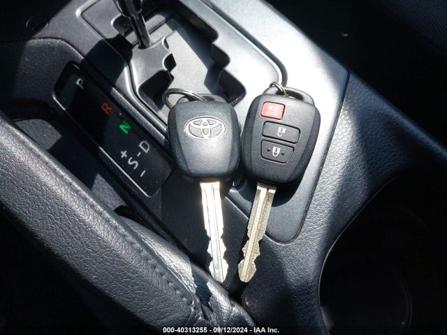 Toyota RAV4 LE 2017 JTMBFREV9HJ706521 Image 11