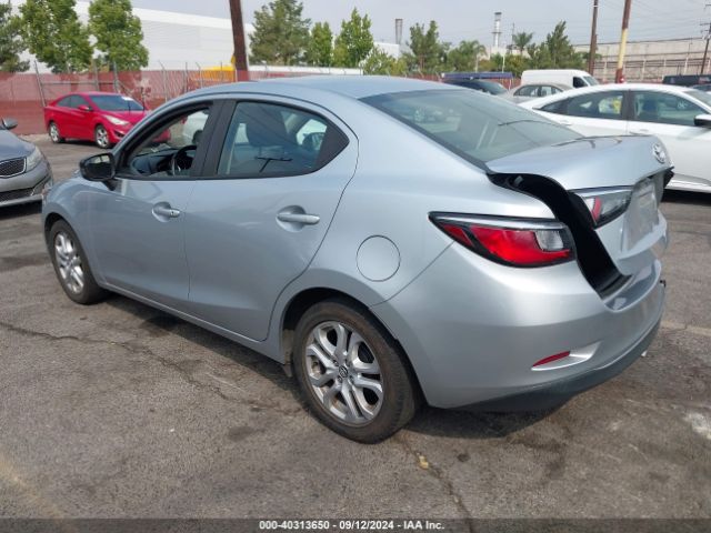 3MYDLBYV0JY315765 Toyota YARIS IA