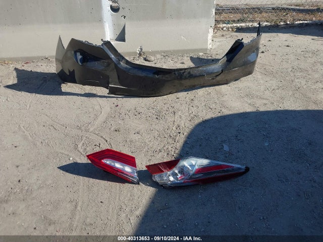 40313653 :رقم المزاد ، 4T1B21HKXKU521832 vin ، 2019 Toyota Camry Hybrid Xle مزاد بيع