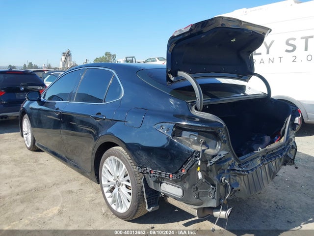 40313653 :رقم المزاد ، 4T1B21HKXKU521832 vin ، 2019 Toyota Camry Hybrid Xle مزاد بيع
