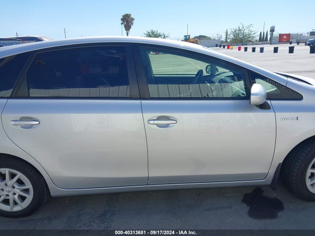 Toyota Prius V Two 2014 JTDZN3EU9EJ007925 Image 12