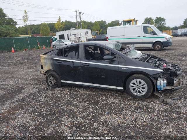 Toyota Prius Two 2016 JTDKBRFU1G3008392 Image 13