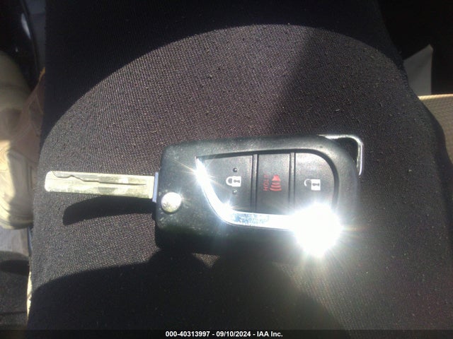 2T3H1RFV6KC007235 Toyota RAV4 LE