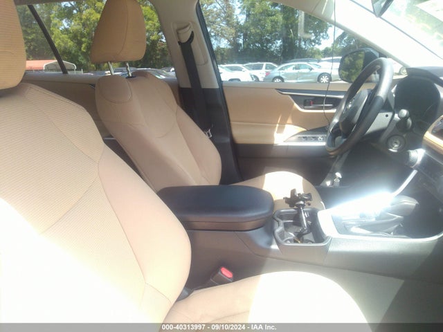 2T3H1RFV6KC007235 Toyota RAV4 LE