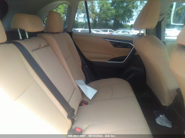2T3H1RFV6KC007235 Toyota RAV4 LE