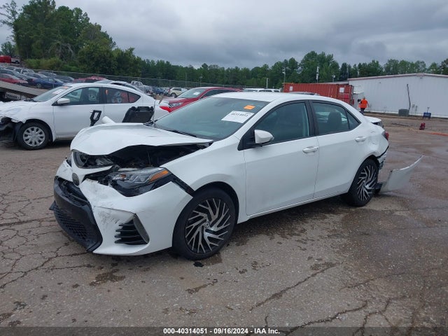 Toyota COROLLA SE 2017 5YFBURHE4HP736846 Image 2