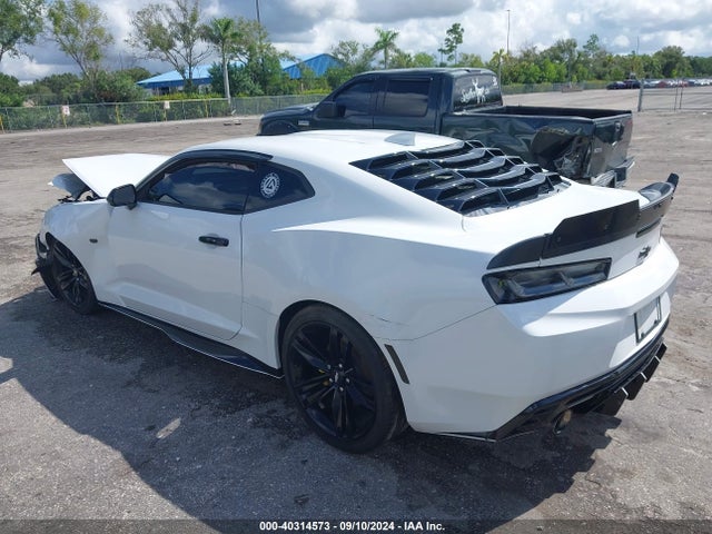 Chevrolet Camaro 2lt 2018 1G1FD1RS3J0154835 Image 3