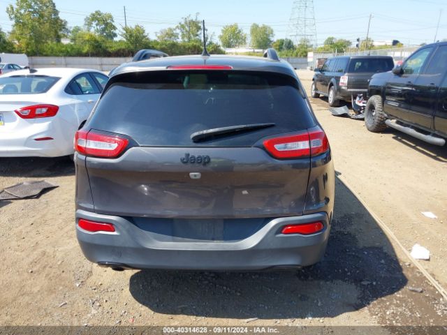 1C4PJLAB8HW652564 Jeep Cherokee Altitude Fwd
