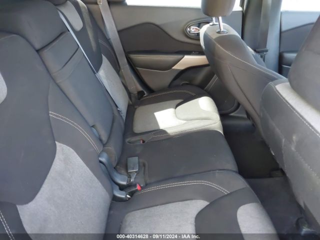 1C4PJLAB8HW652564 Jeep Cherokee Altitude Fwd