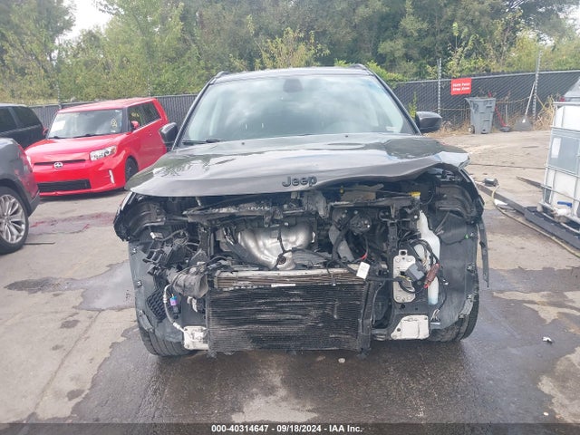 3C4NJCBB9JT461785 Jeep Compass Altitude Fwd