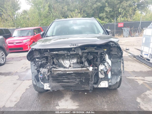 3C4NJCBB9JT461785 Jeep Compass Altitude Fwd