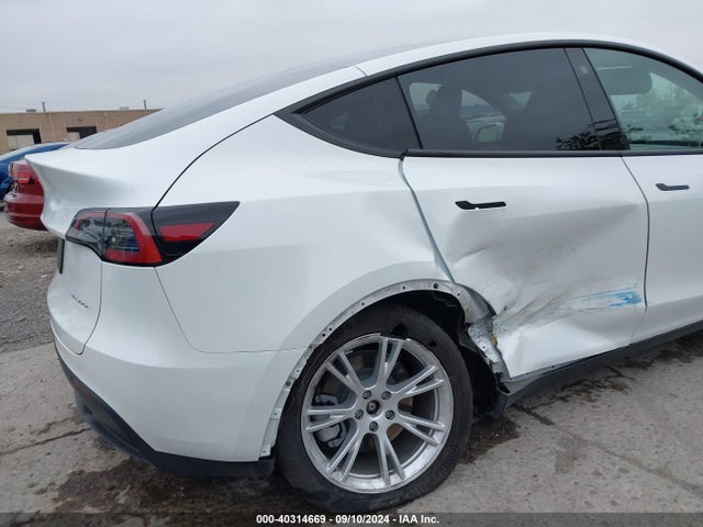 2023 TESLA MODEL Y 7SAYGDEE0PF749275 Photo 5