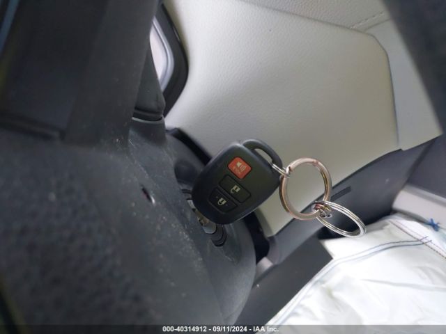 7MUAAAAG1PV047960 Toyota Corolla Cross L