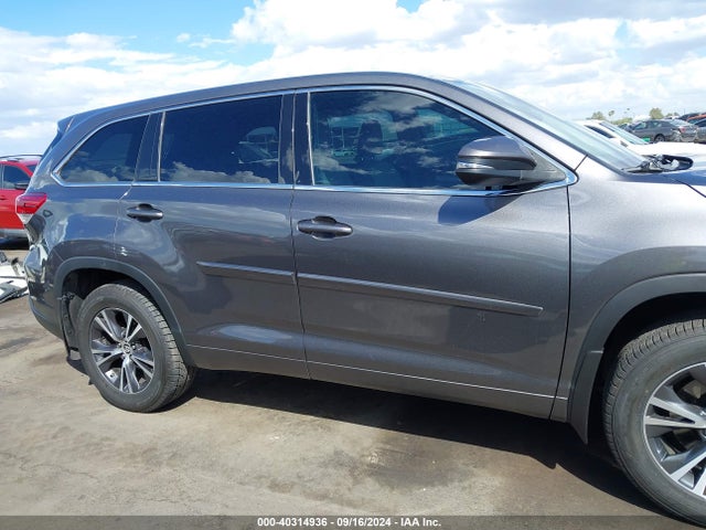 Toyota Highlander Le 2018 5TDBZRFHXJS860969 Image 13
