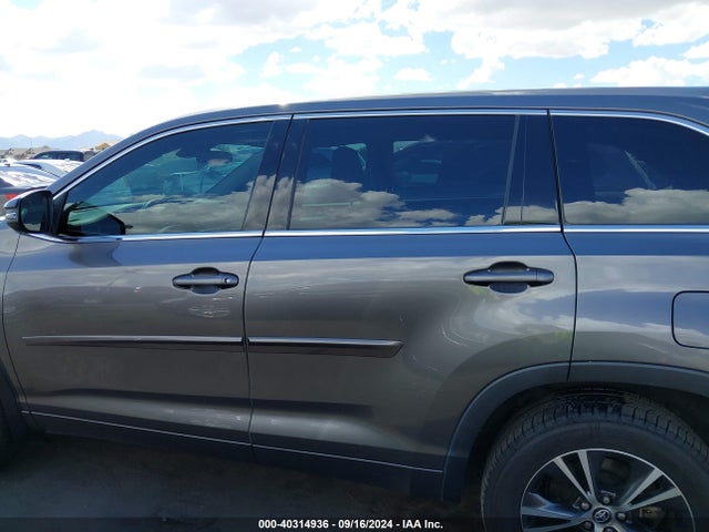 Toyota Highlander Le 2018 5TDBZRFHXJS860969 Image 14