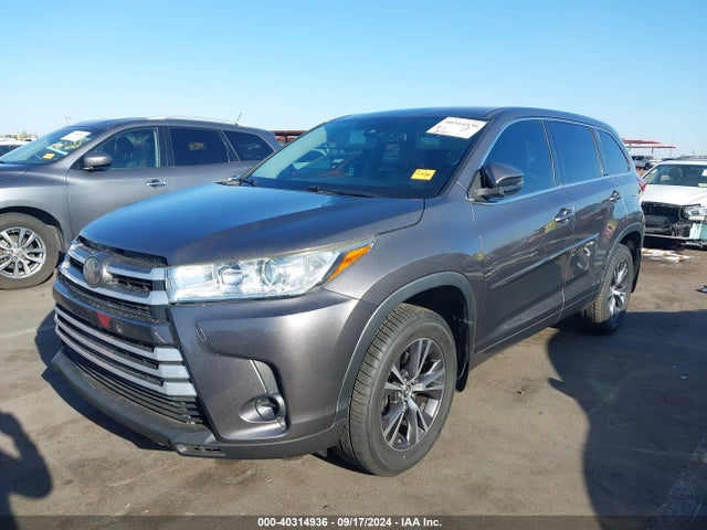 Toyota Highlander Le 2018 5TDBZRFHXJS860969 Image 2