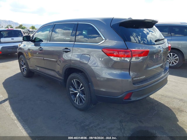 Toyota Highlander Le 2018 5TDBZRFHXJS860969 Image 3