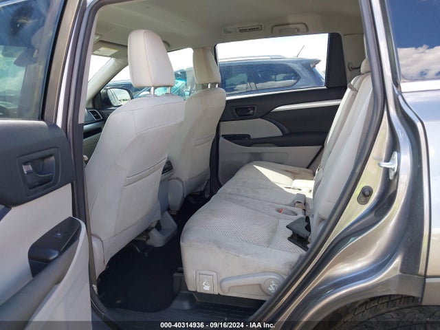 Toyota Highlander Le 2018 5TDBZRFHXJS860969 Image 8