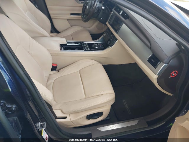SAJBD4FX9JCY55449 Jaguar Xf 25t Premium
