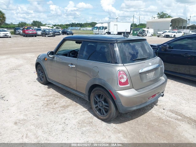 2012 MINI COOPER WMWSU3C59CT259575 Photo 2