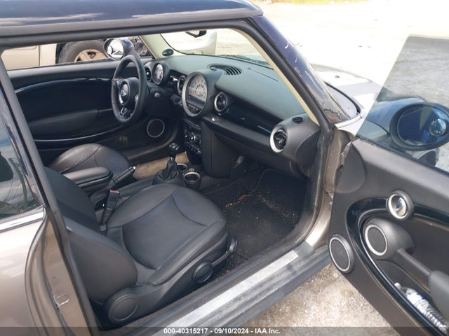 2012 MINI COOPER WMWSU3C59CT259575 Photo 4