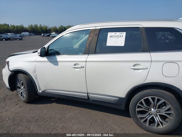 Mitsubishi Outlander Se/sel 2017 JA4AZ3A38HZ012631 Image 14