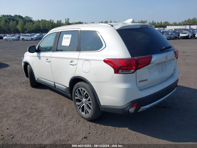 2017 MITSUBISHI OUTLANDER JA4AZ3A38HZ012631 Photo 2