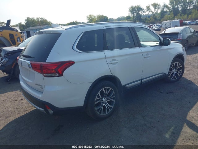 2017 MITSUBISHI OUTLANDER JA4AZ3A38HZ012631 Photo 3