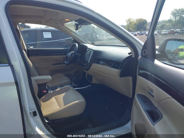 2017 MITSUBISHI OUTLANDER JA4AZ3A38HZ012631 Photo 4