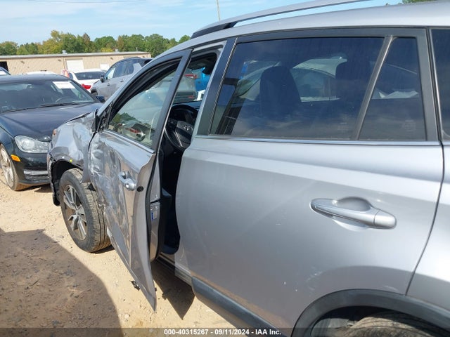 Продаж на аукціоні авто 2018 Toyota Rav4 Xle, vin: JTMWFREV6JD127007, номер лоту: 40315267