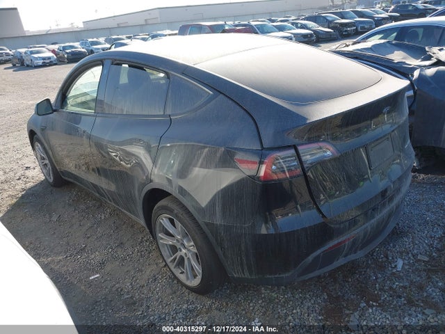 2023 TESLA MODEL Y 7SAYGDEE8PA122661 Photo 2