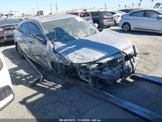 2017 2HGFC2F77HH575416 main image