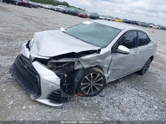 Toyota COROLLA SE 2017 5YFBURHE8HP576471 Image 2