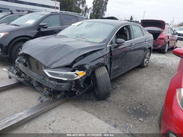 3FA6P0RU2KR105501 Ford Fusion Hybrid Titanium