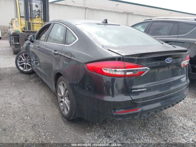 3FA6P0RU2KR105501 Ford Fusion Hybrid Titanium