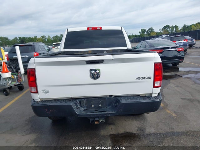 1C6RR7KG5HS789169 RAM 1500 Tradesman  4x4 5'7 Box