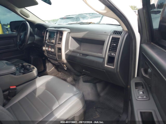 1C6RR7KG5HS789169 RAM 1500 Tradesman  4x4 5'7 Box