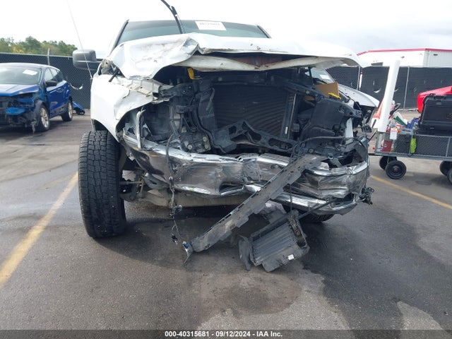 1C6RR7KG5HS789169 RAM 1500 Tradesman  4x4 5'7 Box