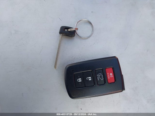 Toyota Rav4 Limited 2016 JTMDFREV0GD184447 Image 11