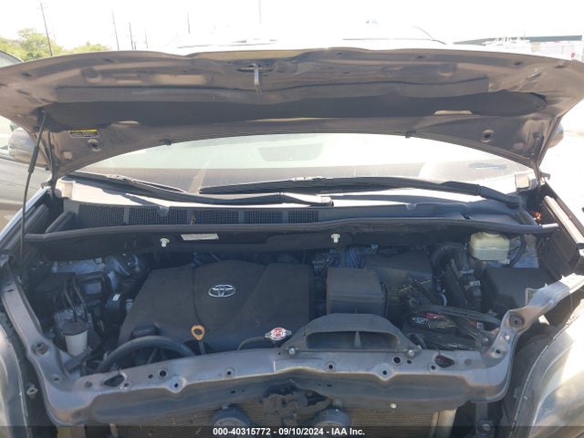 5TDXZ3DC2HS839263 Toyota Sienna Se Premium 8 Passenger
