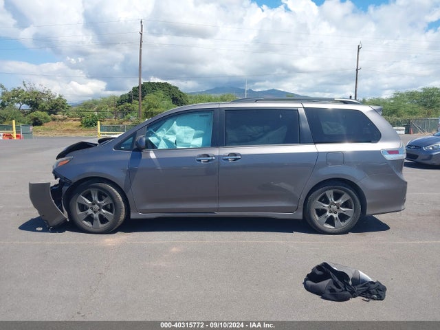 5TDXZ3DC2HS839263 Toyota Sienna Se Premium 8 Passenger