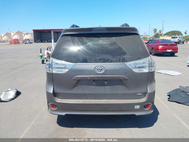 5TDXZ3DC2HS839263 Toyota Sienna Se Premium 8 Passenger