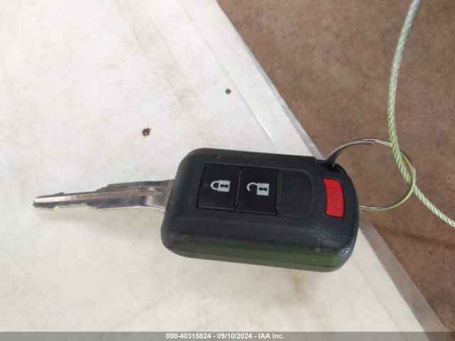 JA4AD2A35HZ067045 Mitsubishi Outlander Es