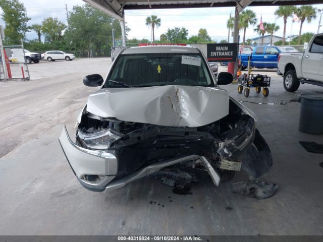 JA4AD2A35HZ067045 Mitsubishi Outlander Es