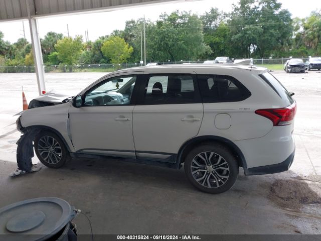JA4AD2A35HZ067045 Mitsubishi Outlander Es