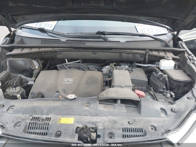 Toyota Highlander Le Plus 2019 5TDZZRFH4KS324809 Image 10