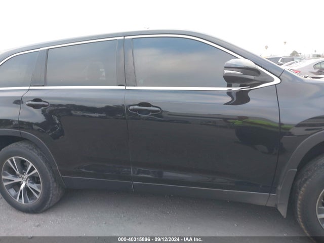 Toyota Highlander Le Plus 2019 5TDZZRFH4KS324809 Image 13