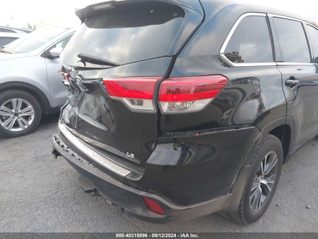 Toyota Highlander Le Plus 2019 5TDZZRFH4KS324809 Image 18