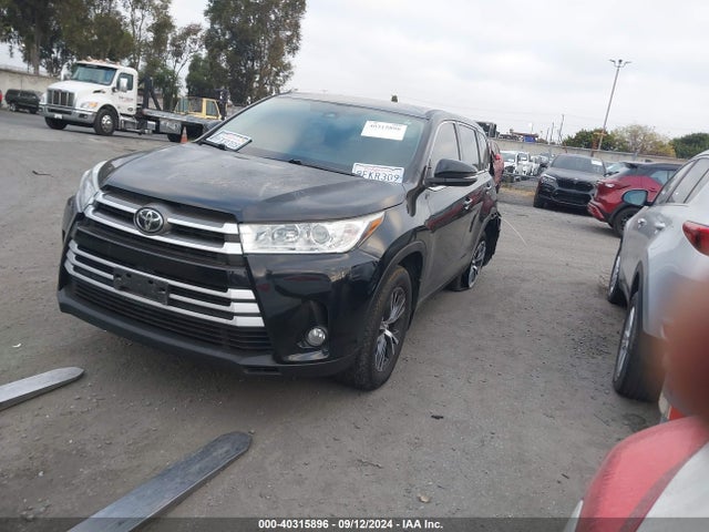 Toyota Highlander Le Plus 2019 5TDZZRFH4KS324809 Image 2